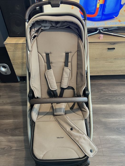 Бебешка количка Carrello Vector