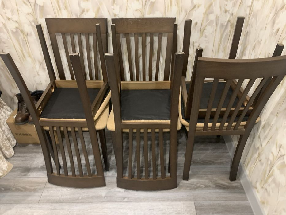 Продается стол со стульями