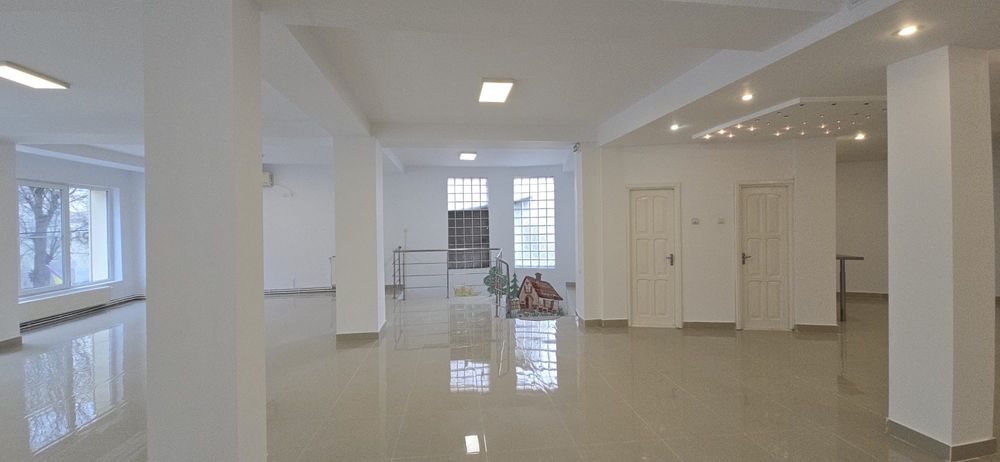Spațiu comercial de închiriat  suprafață de 300 mp, zona inel 2