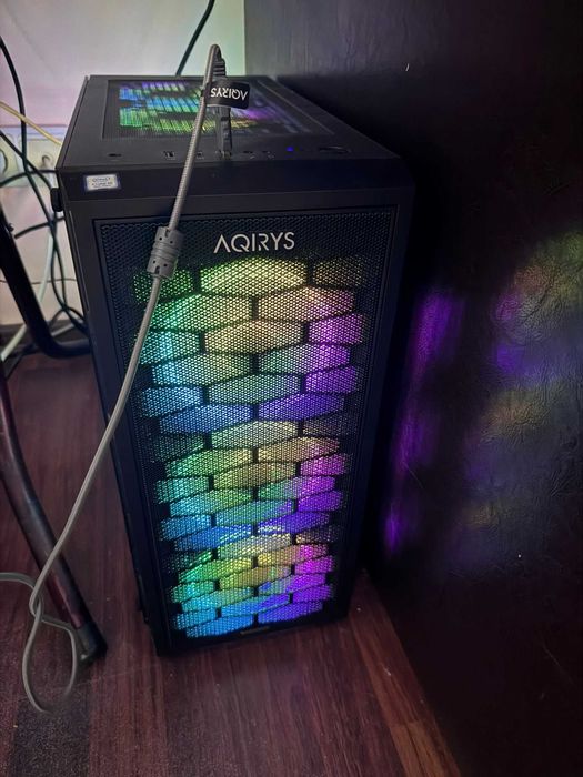 Pc gaming:tastatura,mouse,mousepad,2 monitoare si calculatorul in sine