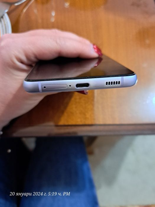 Продавам Samsung S21 FE