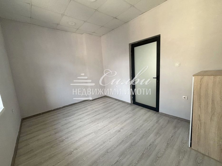 Дава се под наем Офис в Шумен, Център - 20 кв.м за 153 € - Снимка #3