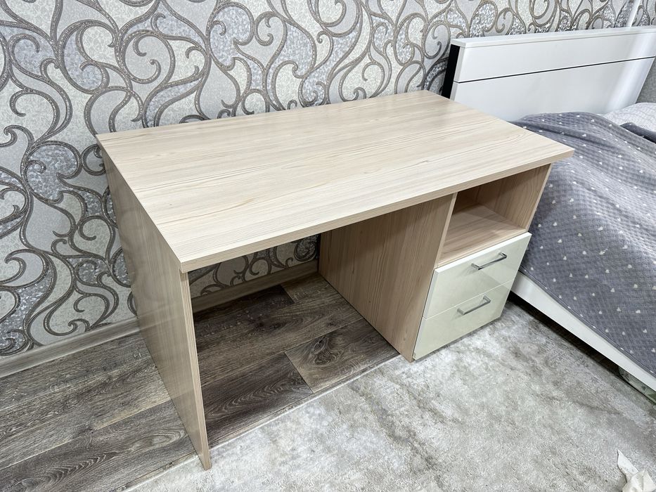 Продам письменный стол