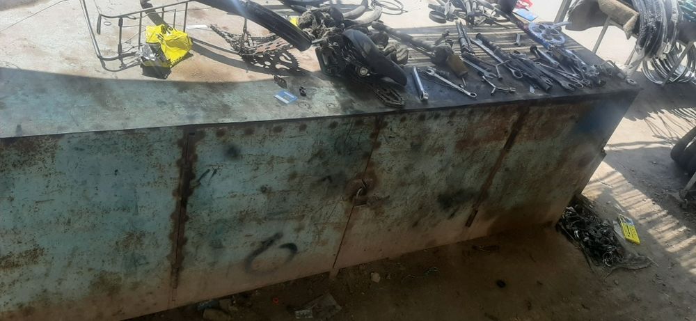 Темир СССР 2шт стол сатылады