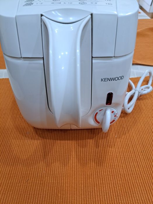 Friteuza compacta Kenwood DF150