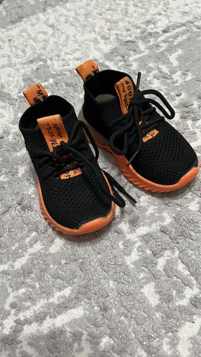 Продам детскую обувь