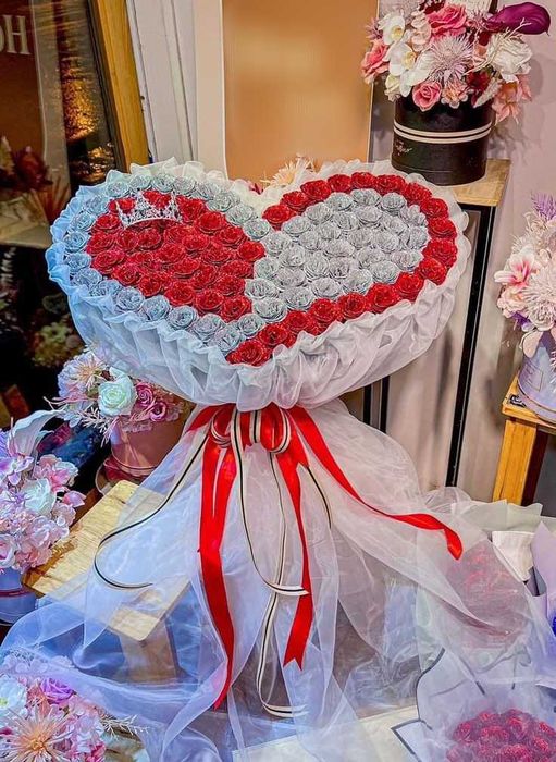 Гигантски букети от Вечни Рози !