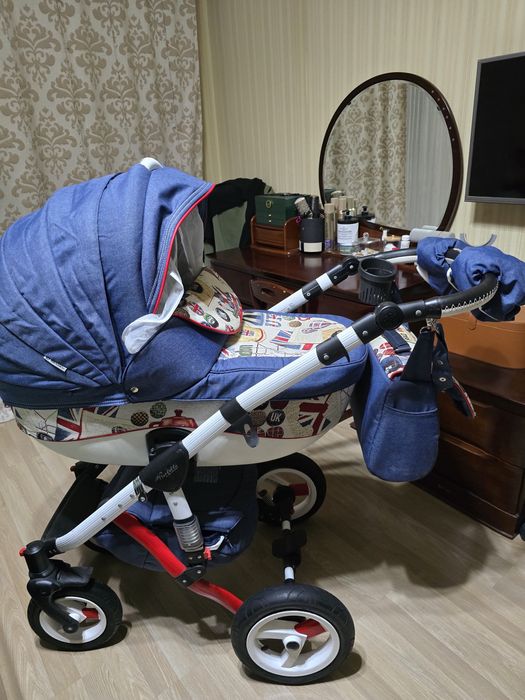 Продам детскую коляску 3 в одном