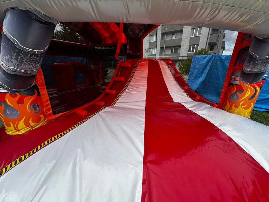 Tobogan castel gonflabil copii masina pompieri folosit doar 3 luni