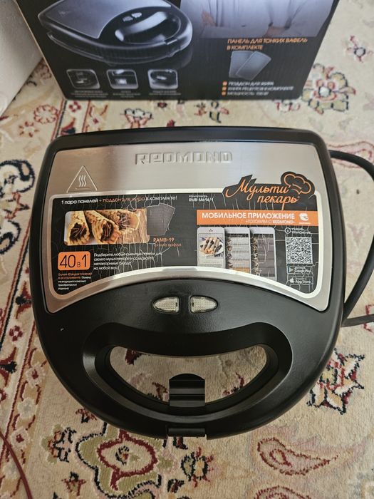Вафельница Redmond RMB-M614/1
