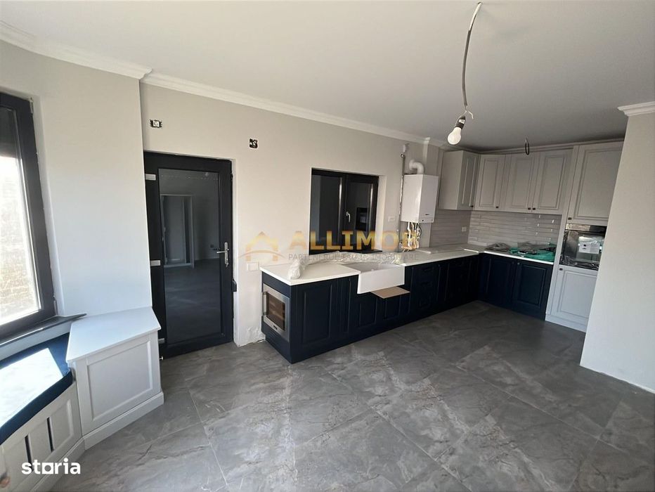 Eleganta la malul lacului- Vila premium cu ponton privat.