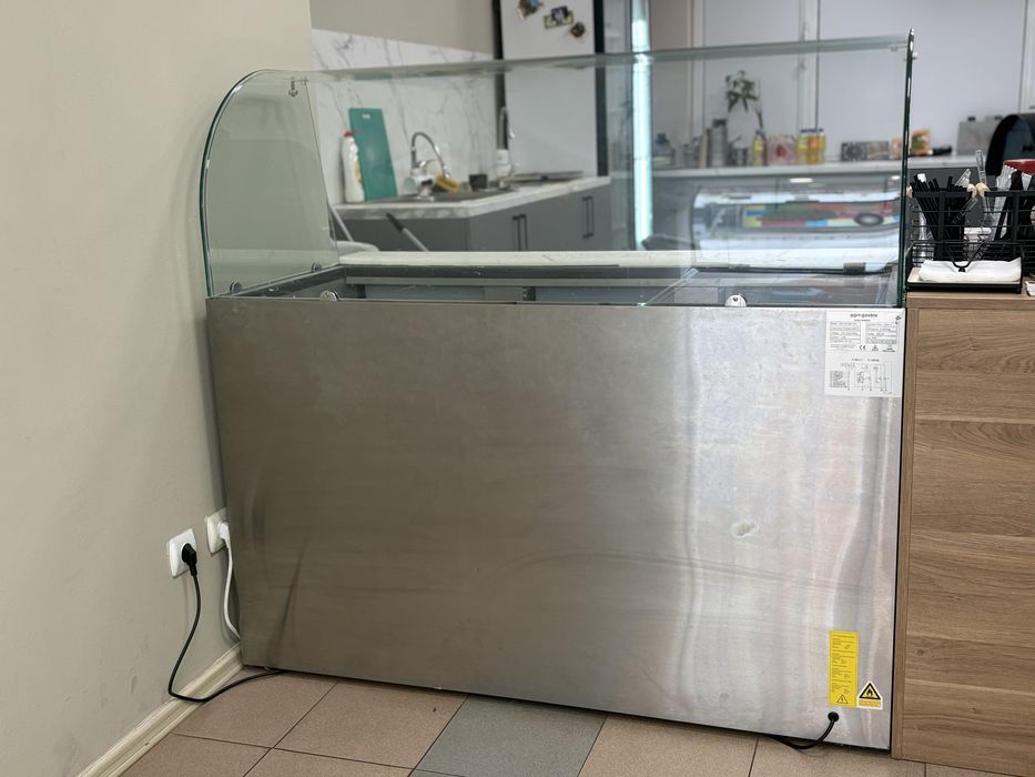 Хладилна витрина за салати