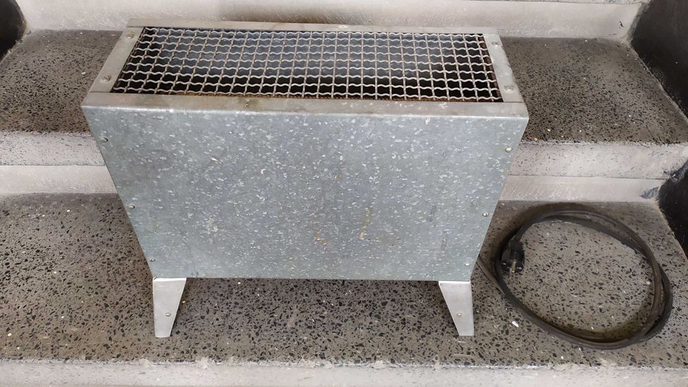 Електрическа печка с два реотана.