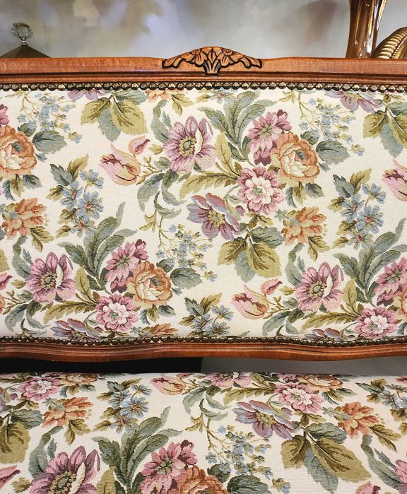 Антикварна гарнитура – диван с две кресла, жакард