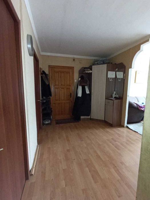 Продается  3 комн кв Габдуллина. 64 в центре