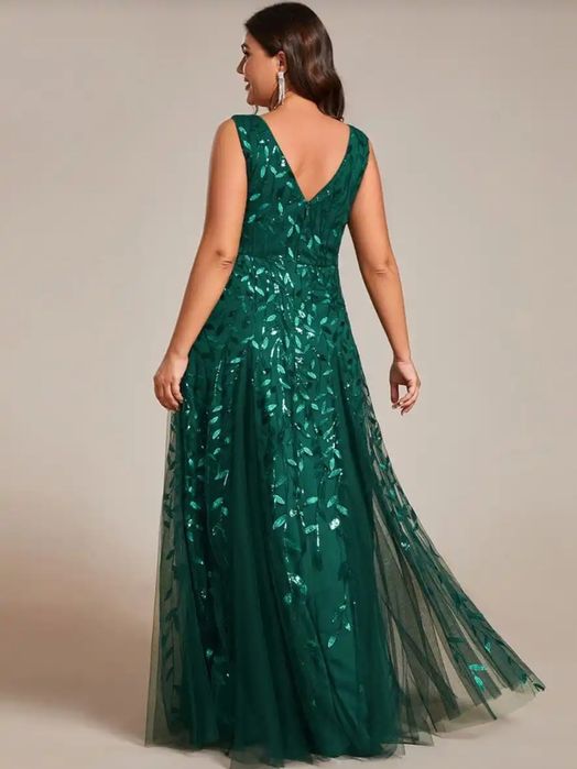 Платье нарядное новое.