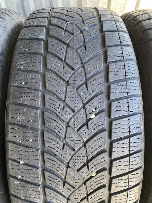 225/55/18 Дънлоп Зимни