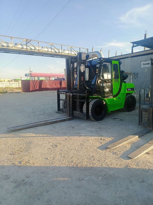 Kara CLARK 2000 yili