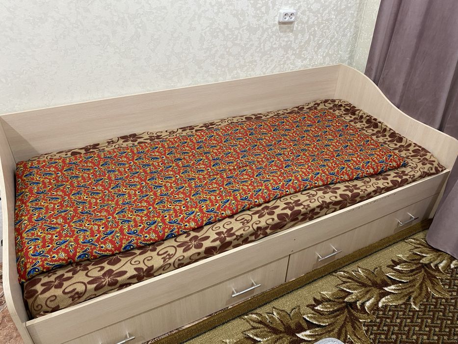 Продам односпальный гарнитур