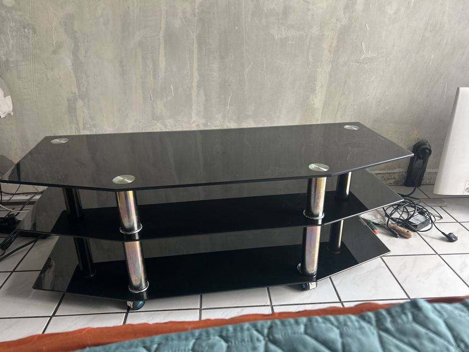 Монитор Samsung + Черна стъклена маса