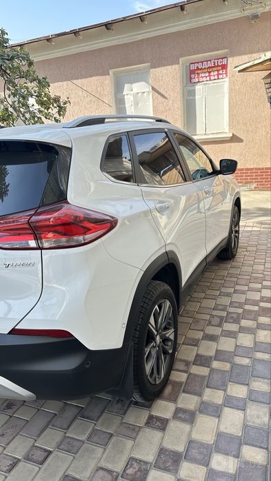 tracker 2 2024 premier