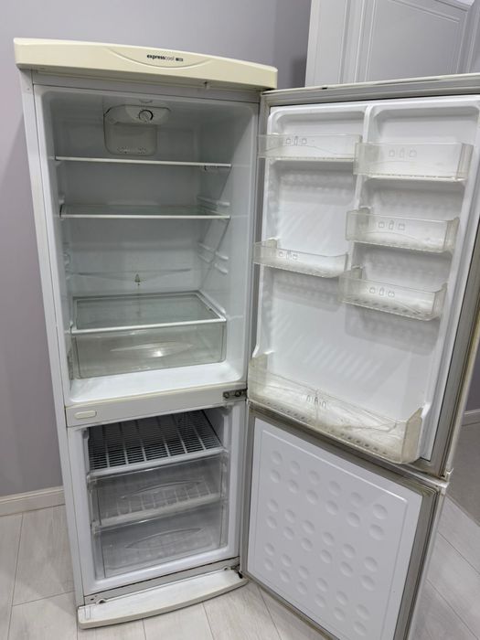 Холодильник LG expresscool