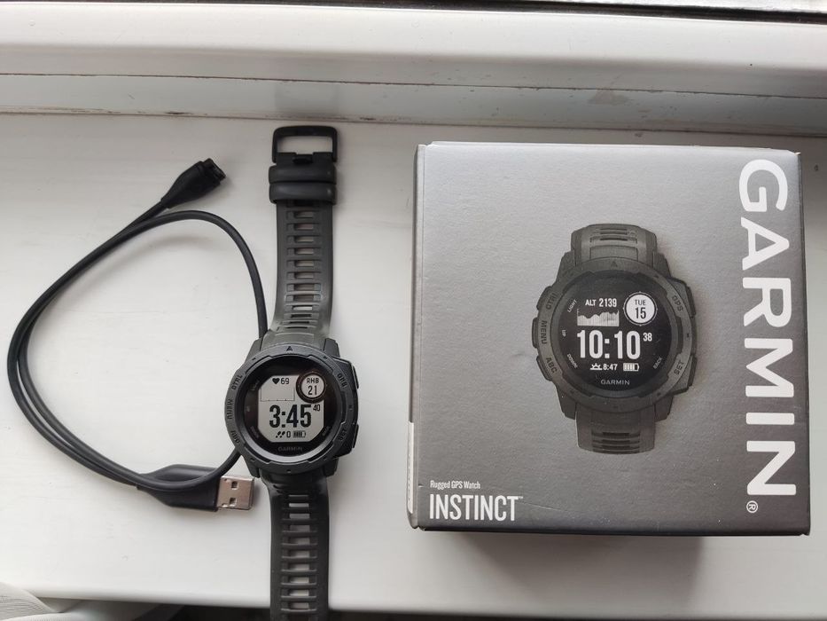 Продам часы Garmin instinct.