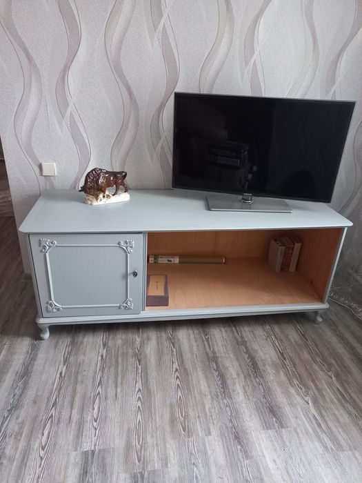 Продам тумбочку под телевизор