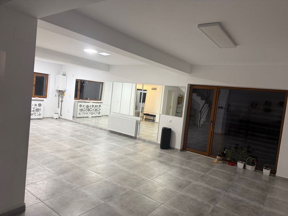 Casă de închiriat în Green City 1 Decembrie