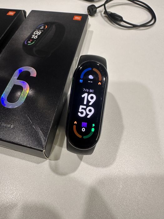 Продам Mi Band 6