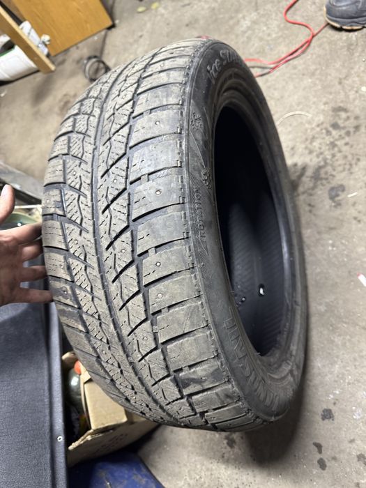 продам зимнюю резину два баллона шипы