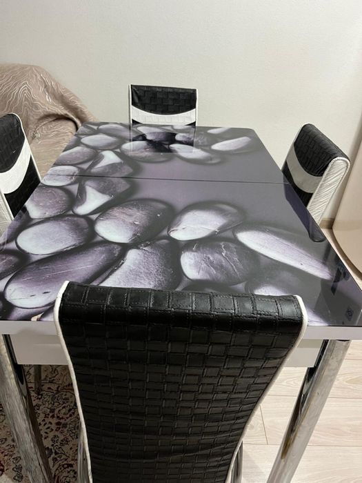 Продам обеденный стол со стульями