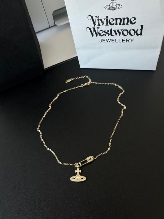 Lantisor Vivienne Westwood Gold Pin Saturn