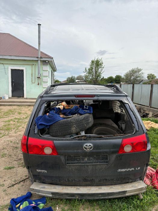 Тайота Сииена Разбор