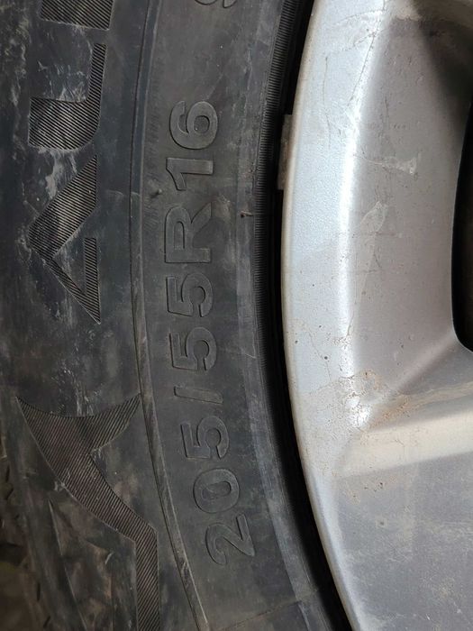 Продавам 4 броя зимни гуми с джанти и тасове – 205/55 R16