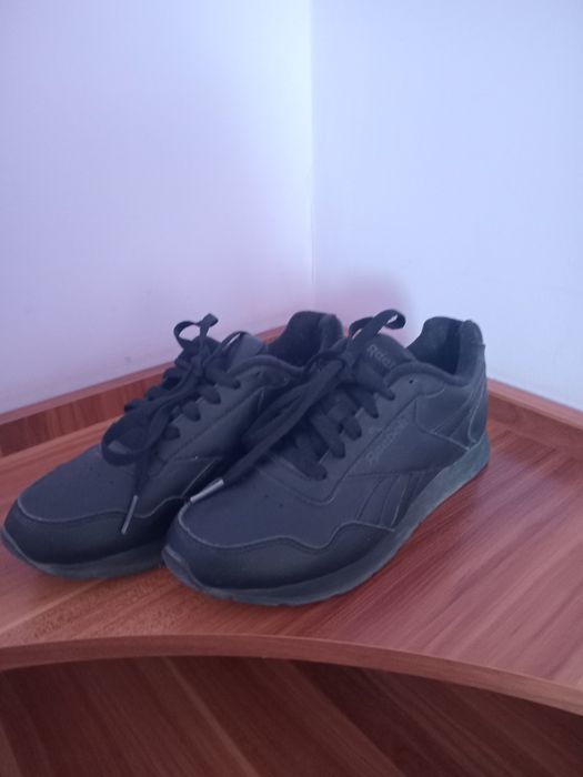 Кроссовки Reebok.