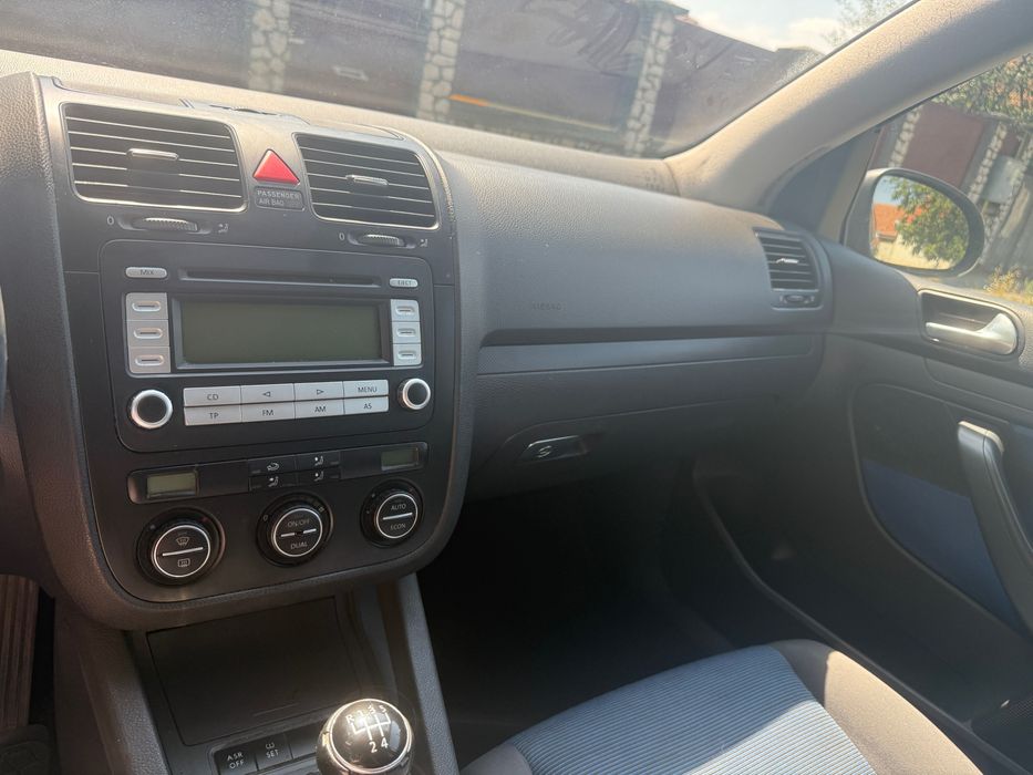 *VW Golf 5 1.4 MPI 80CP - CLIMATRONIC 2007 - Stare foarte buna - Arad*