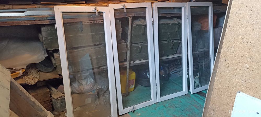 Продам оконные деревянные рамы со стёклами