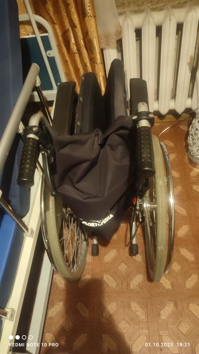 Продам б/у инвалидную коляску