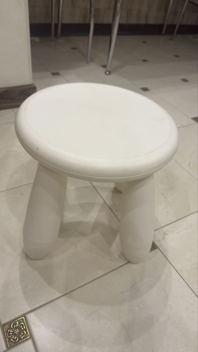 Продам детские стулья