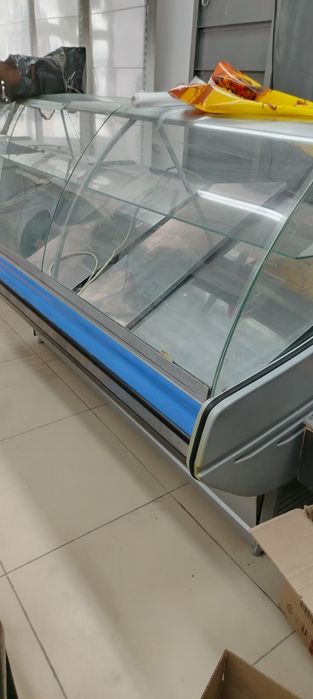 Продам 2 витринных холодильника, в рабочем состоянии