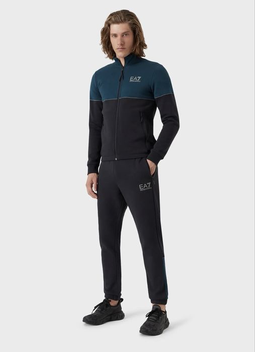 Костюм Armani EA7