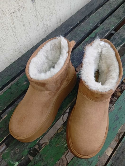 Bershka cizme de iarna imblanite culoare Camel masura 37