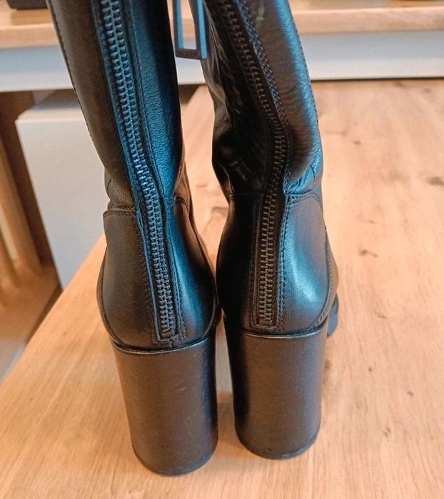 Ghete Musette, Mărimea 38, Piele.
Mărimea 38.