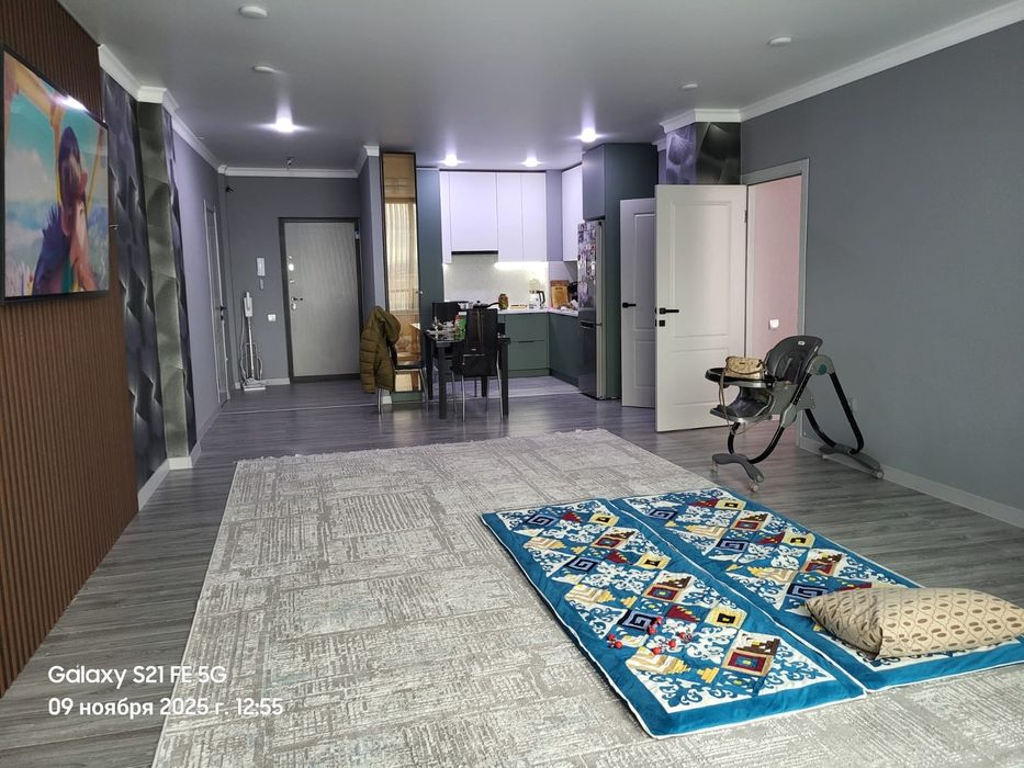 Продам квартиру в 11 микрорайоне.