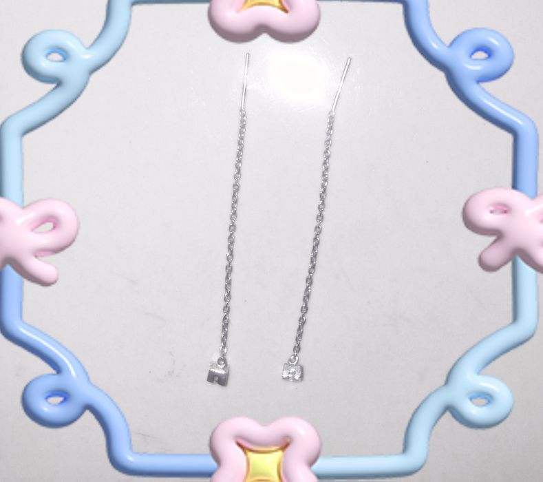 Серьги ⁹²⁵серебро-протяжки с кристаллами
​Продаются изящные серьги-цеп