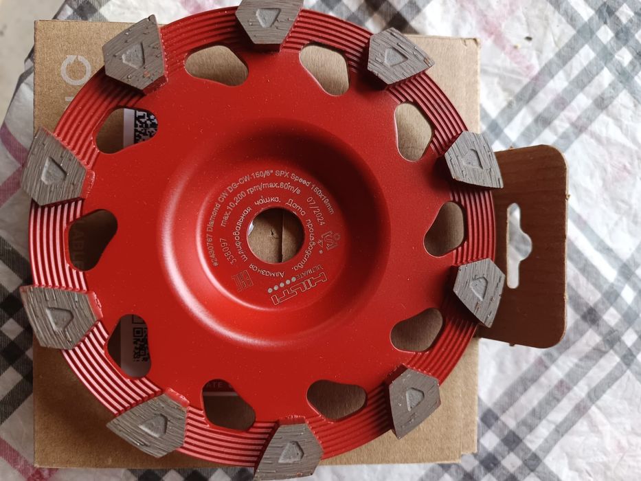 Vând discuri șlefuit Hilti  și încărcător ...