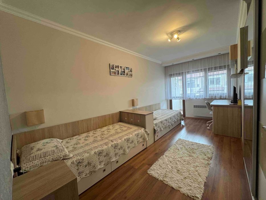 Продава се Тристаен апартамент в Бургас, Възраждане - 101 кв.м за 2278 €/кв.м - Снимка #14