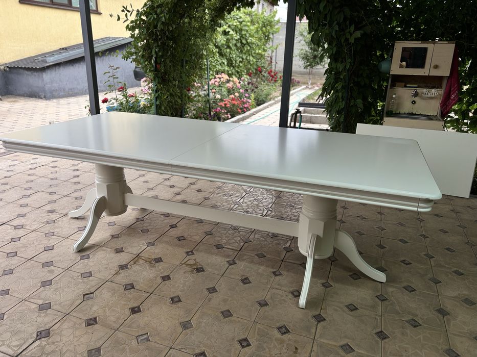 Стол для гостиной