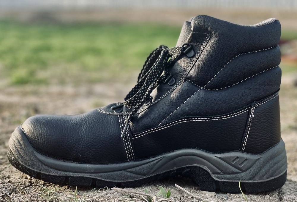 Спецобувь. Құрылысқа арналған аяқкиім/етік.